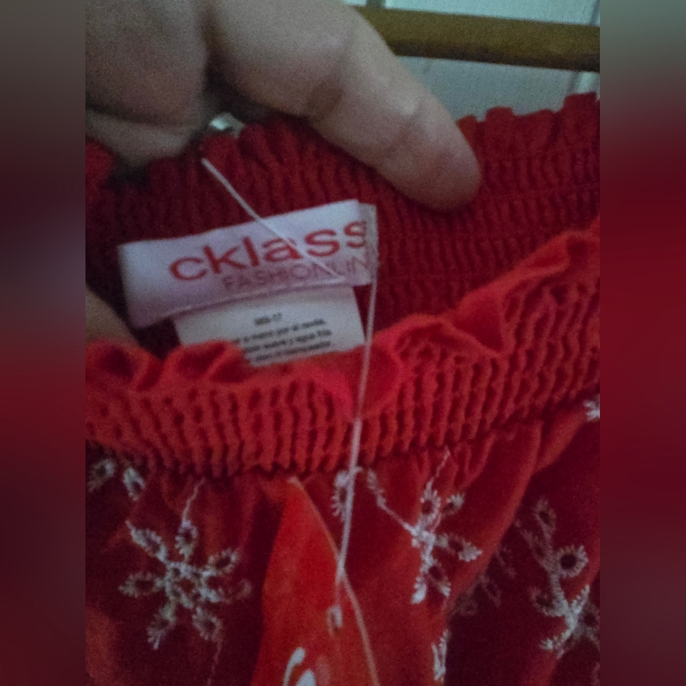 CKlass Red Embroidered Peasant Top NWT - Picture 8 of 9